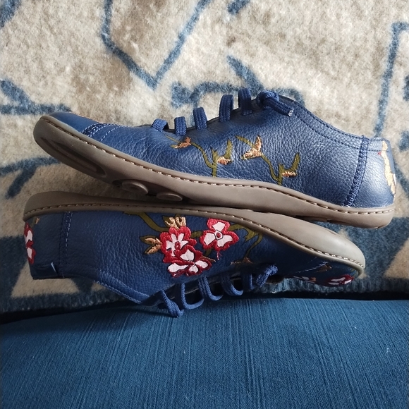 Brand New Camper Blue Leather Embroidered Flats 38 - Picture 4 of 6